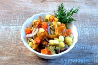 Салат "Деревенский" с маринованными опятами