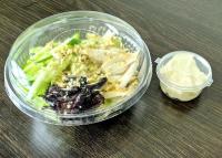 Салат с айсбергом курицей и черносливом