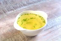 Бульон с яйцом и зеленью