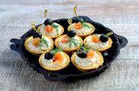 Тарталетки с крабовым муссом и семгой