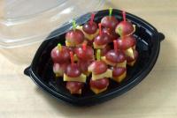 Канапе с сыром и виноградом