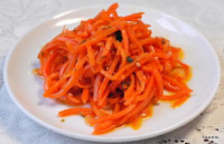 Салат с морковью  и зеленью